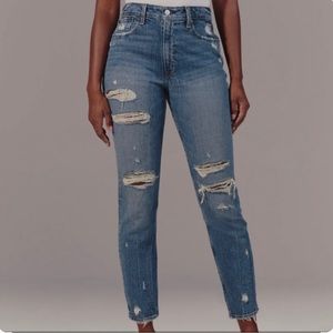 Abercrombie & Fitch The Mom High Rise Curve Love jean